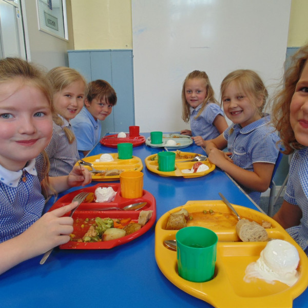 Children eating -2018-014-1024x768